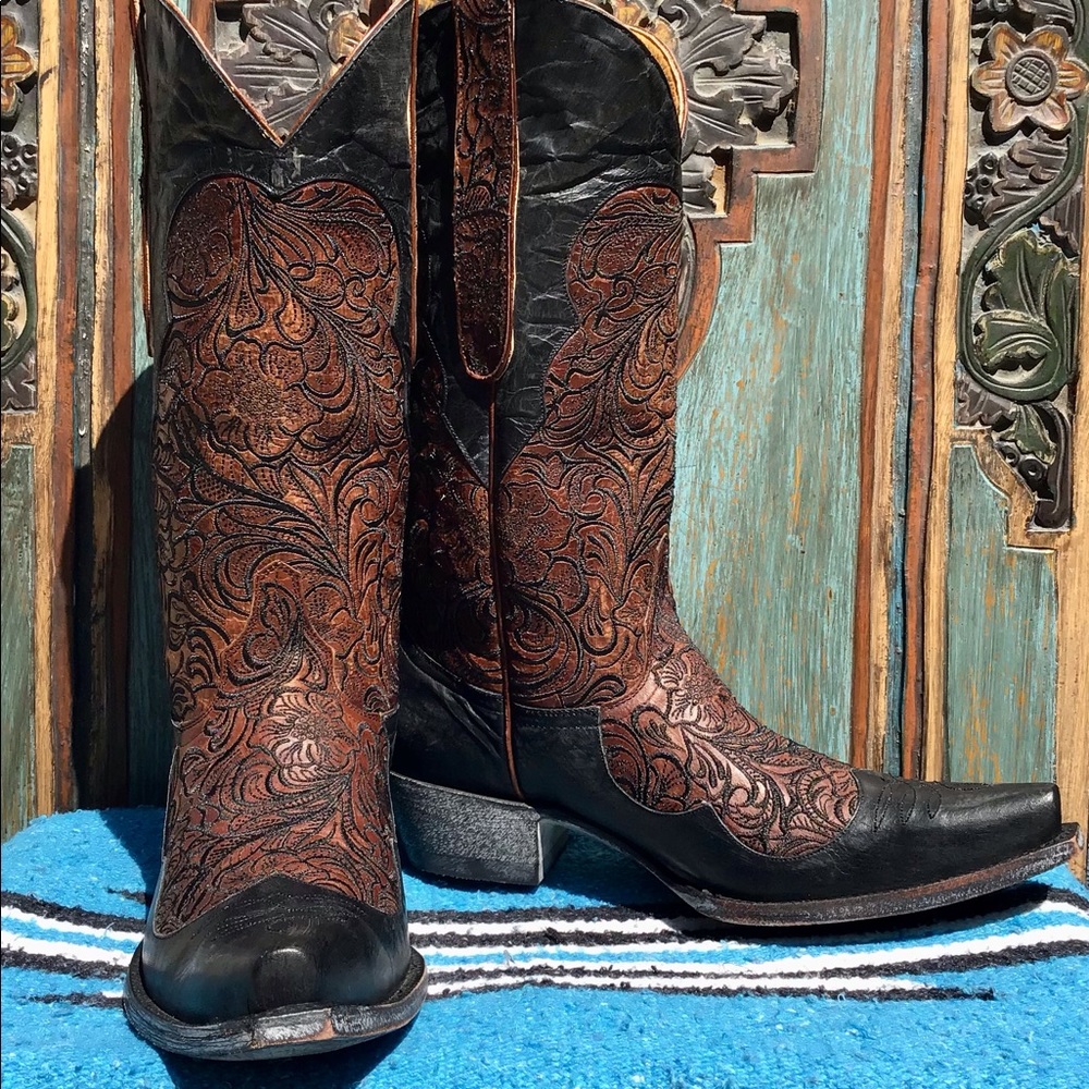✨NEW✨ Old Gringo Feita Cowgirl Boots in black/brass & floral embroidery/sz.9.5